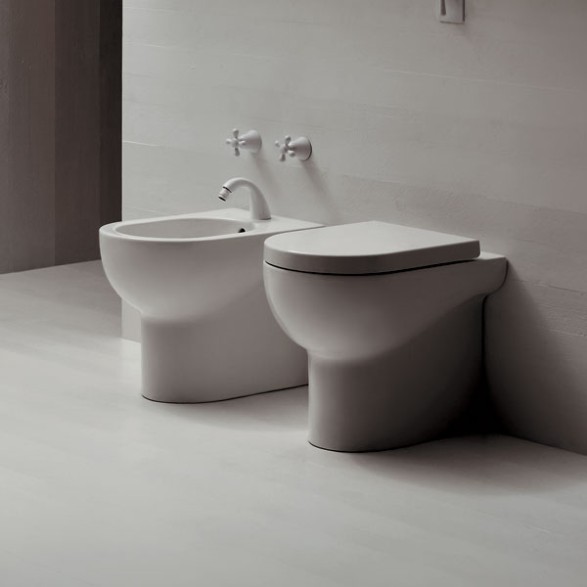 Sanitari bagno a terra Nuvola  rimless scarico traslato